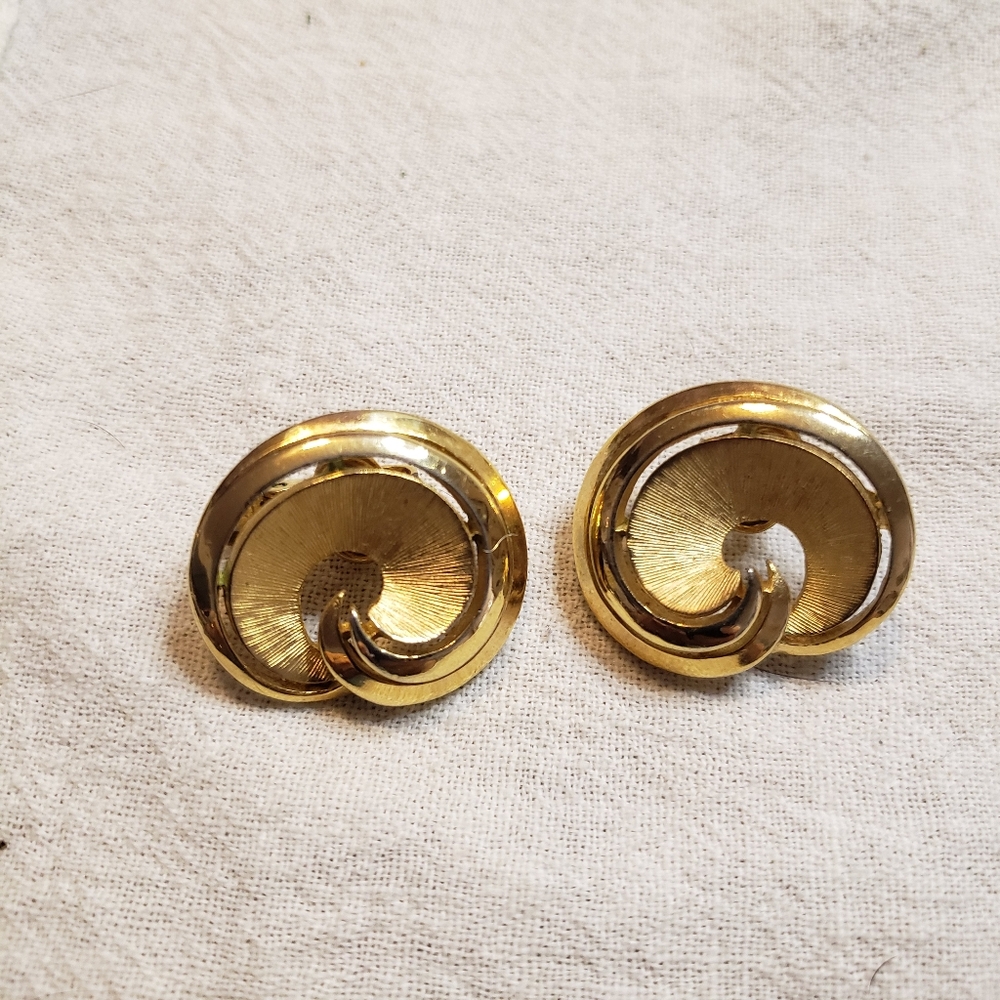 Vintage Crown Trefari Goldtone Swirl Clip-On Earrings